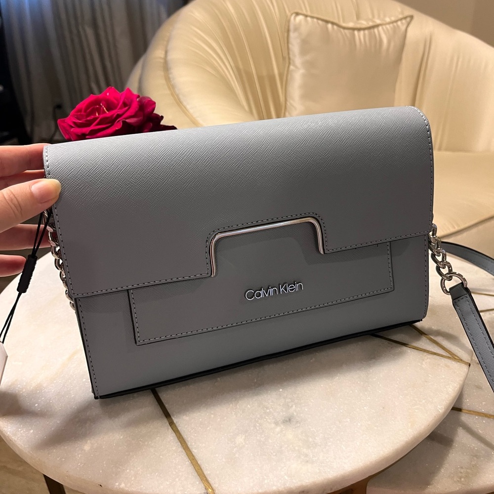 Calvin Klein Gray Crossbody Bag with Sleek Design